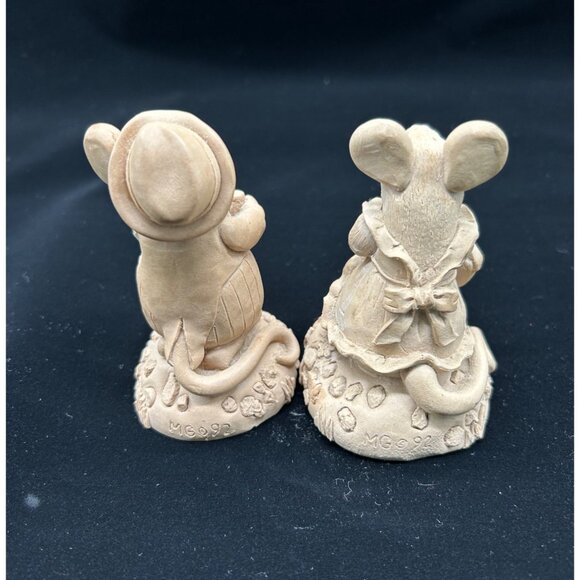 Vintage Light Brown, Groom Bride Mouse in Her Dress, Holding a Bag Purse, MC '9 - Picture 3 of 16